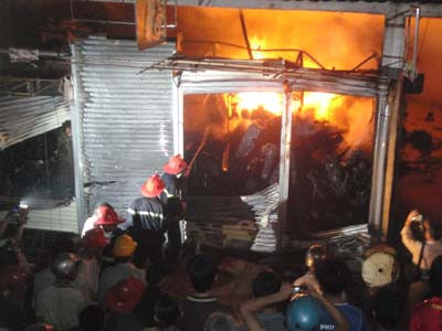 Chợ Vinh cháy lớn