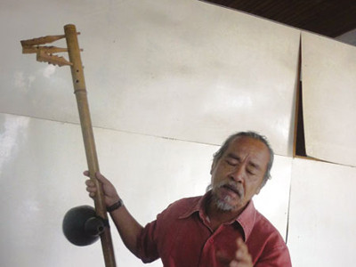 Nghệ sĩ tài hoa nhất Tây Nguyên khiến nữ sinh bỏ học xin… làm vợ