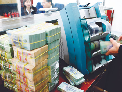 Nhiều ngân hàng không thực hiện được việc giảm tỷ lệ cho vay phi sản xuất xuống 22% vào 30-6 Ảnh: Hồng Vĩnh