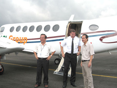 Bầu Đức: Xây sân bay, mua trực thăng vì ... bóng đá Lào?