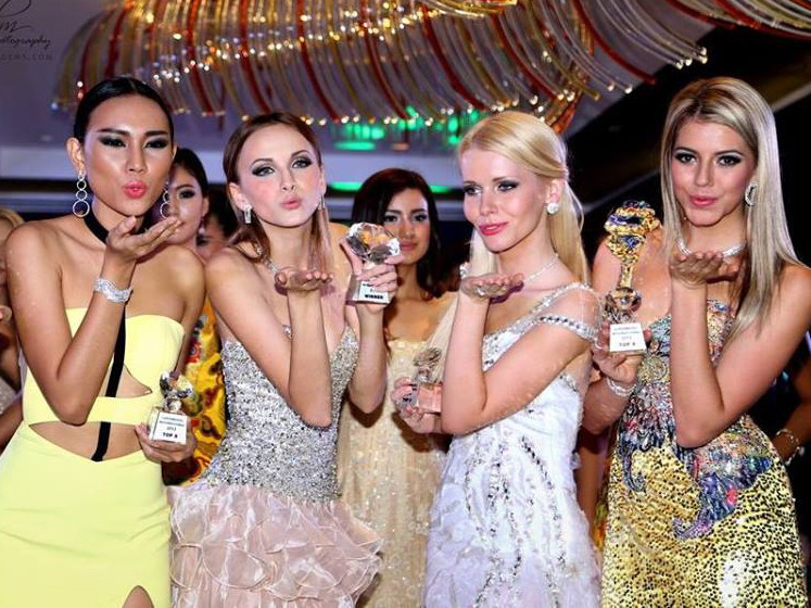 Diệu Huyền giành ngôi Á quân Siêu mẫu quốc tế 2013