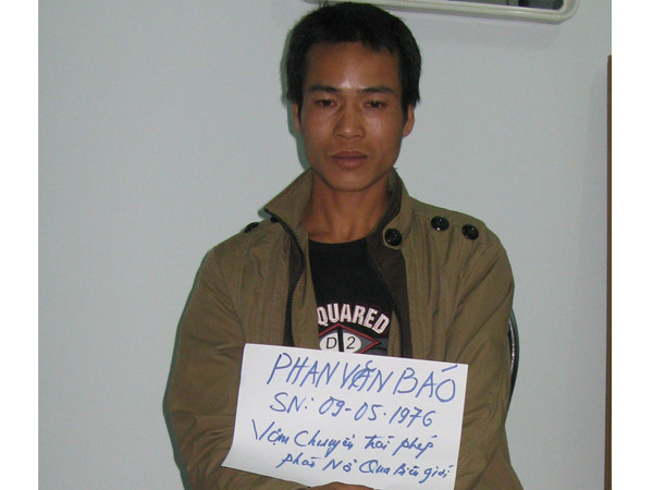 Bắt hai vụ vận chuyển 79 kg pháo nổ