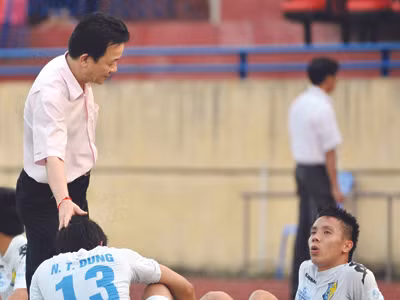 Bầu Hiển thoái vốn khỏi Hà Nội T&T và SHB Đà Nẵng