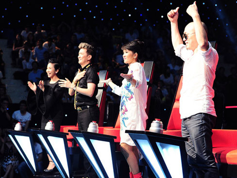 The Voice: HLV 'diễn' nhiều hơn cả thí sinh
