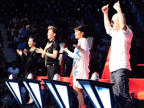 The Voice: HLV 'diễn' nhiều hơn cả thí sinh