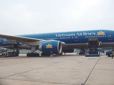 'Võ sư bị áp giải' có quyền xuống máy bay