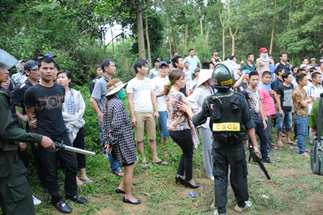 Bắt 59 con bạc, thu nửa tỷ đồng và nhiều ô tô