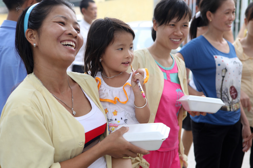 Quán cơm 5000 đồng/suất của 8x giữa lòng Hà Nội