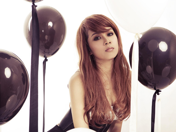 Lưu Hương Giang: Gợi cảm hơn trong năm mới