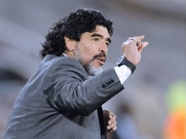 Maradona chỉ trích cựu HLV Mexico là “kẻ phản quốc”