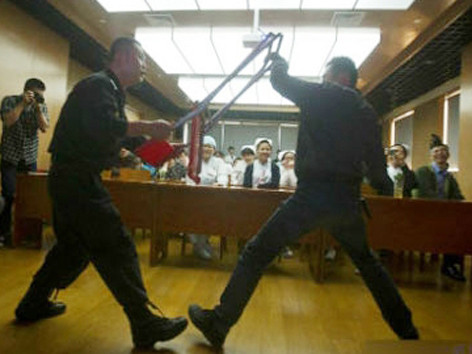 Bác sĩ, y tá học võ để tự vệ trước bệnh nhân