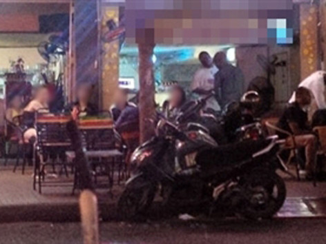 Phố 'trai gọi' chuyên phục vụ quý bà