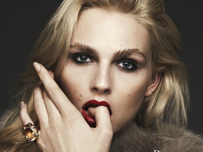 Sốc với hình ảnh quá xinh đẹp của nam siêu mẫu 9X