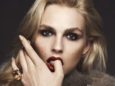 Sốc với hình ảnh quá xinh đẹp của nam siêu mẫu 9X