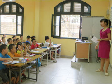 Lạm thu ở trường học: Phụ huynh 'qua sông lụy đò'