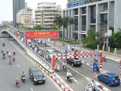 Hà Nội cải tạo cầu vượt để chịu tải xe buýt lớn