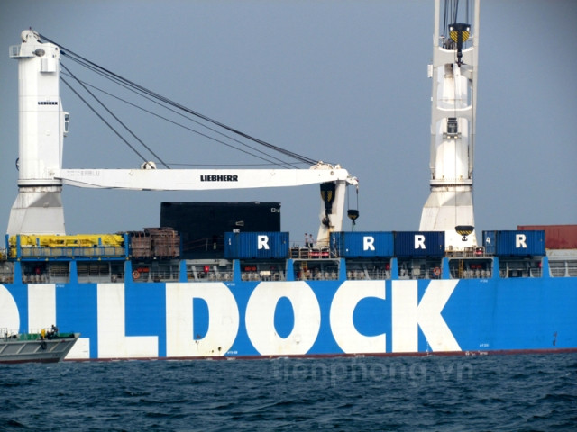 Những hình ảnh đầu tiên tàu ngầm Hà Nội ở Cam Ranh