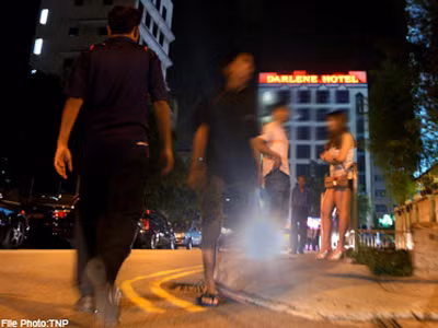 Đại sứ quán Việt Nam sẽ đề nghị điều tra 'thiếu nữ bán trinh ngàn đô'