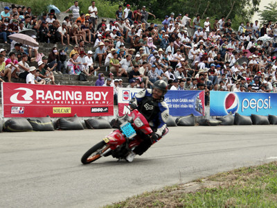 Kỹ thuật ôm cua xe máy an toàn