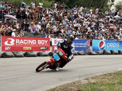 Kỹ thuật ôm cua xe máy an toàn