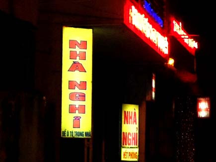 Bắt quả tang Phó công an xã vào nhà trọ với 'vợ người'