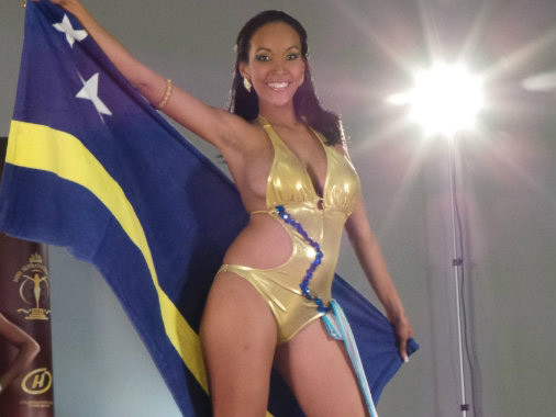 Hoa hậu bị cấm thi đột ngột vì có bầu