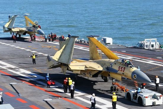 J-15 là bản sao của F/A-18 Hornet?
