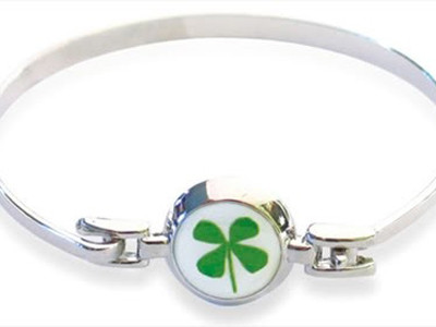 Trang sức 'cỏ bốn lá' cho 'người ấy'