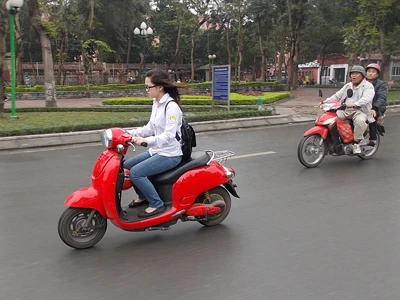 Hầu hết người đi xe máy điện không đội MBH