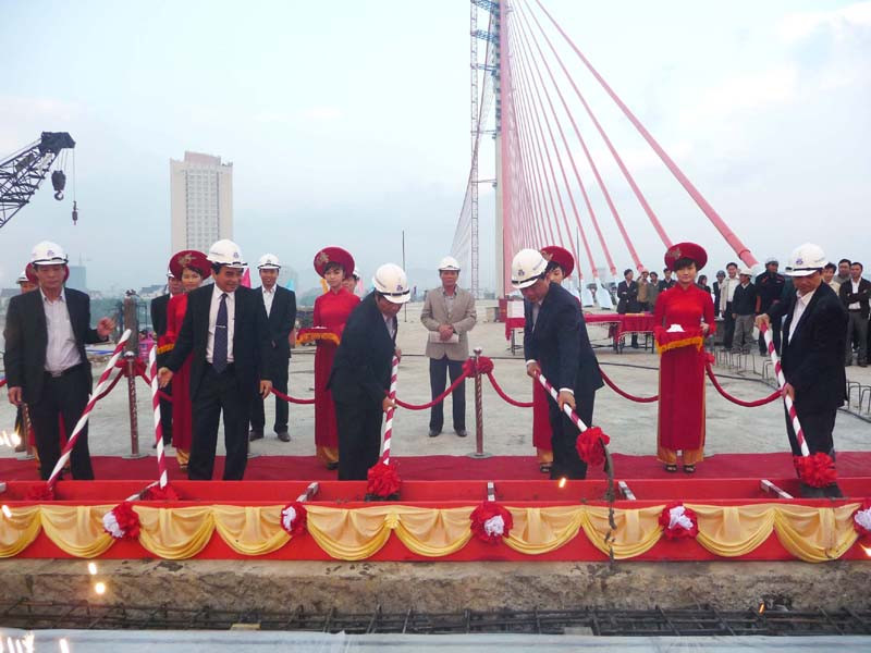 Hợp long cầu gần hai ngàn tỷ bắc qua sông Hàn