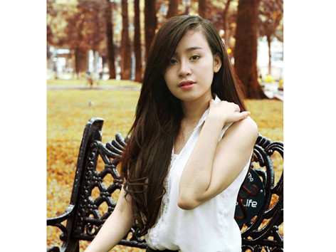 'Giật mình' Bà Tưng trở lên ngoan hiền