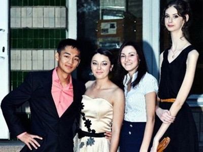 Kỳ lạ cô gái 'hươu cao cổ' đẹp như tiên