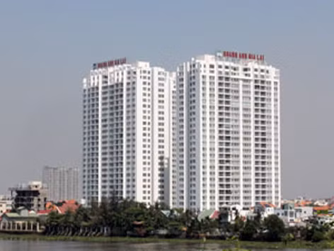 Chung cư nhộn nhịp tung hàng