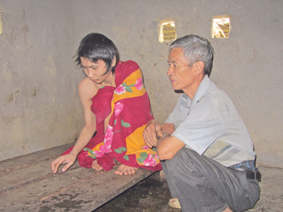 'Quan xã' ém tiền trợ cấp của người điên