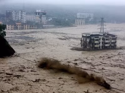 Lở đất chôn vùi 40 người Trung Quốc