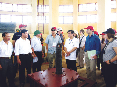 Kiềm chế lạm phát, giúp người nghèo