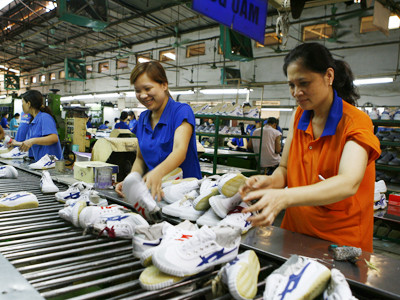 Mức thưởng bình quân cho NLĐ Tết Quý Tỵ này khoảng 3,5 triệu đồng/người Ảnh: Hồng Vĩnh