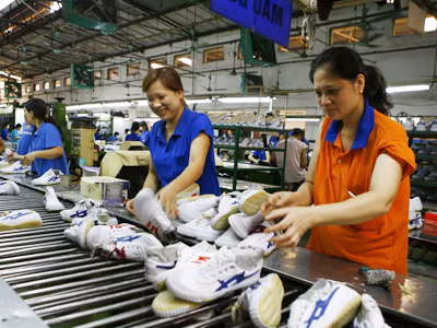 Mức thưởng bình quân cho NLĐ Tết Quý Tỵ này khoảng 3,5 triệu đồng/người Ảnh: Hồng Vĩnh