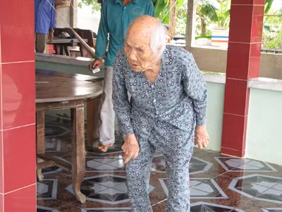 Mẹ Viết vẫn tự đi lại được