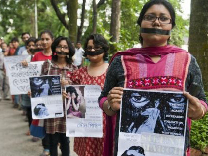 Chống cưỡng hiếp bằng cách ... dán chặt miệng