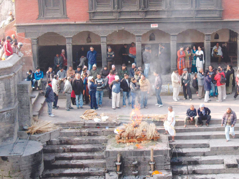 Đến Nepal, xem đốt xác ven sông