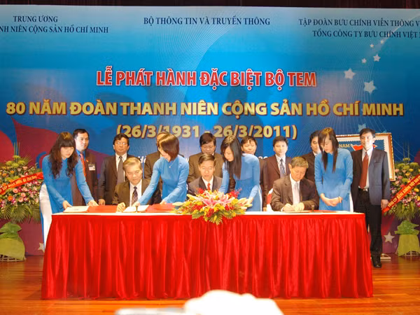 Phát hành bộ tem kỷ niệm 80 năm thành lập Đoàn là hoạt động có ý nghĩa lớn của Đoàn TN Bưu chính Việt Nam