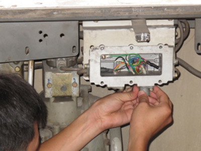 Gắn chíp điện tử ăn cắp xăng