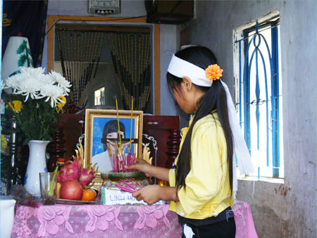 Nữ sinh 14 tuổi tự tử vì bị cha dượng hành hạ