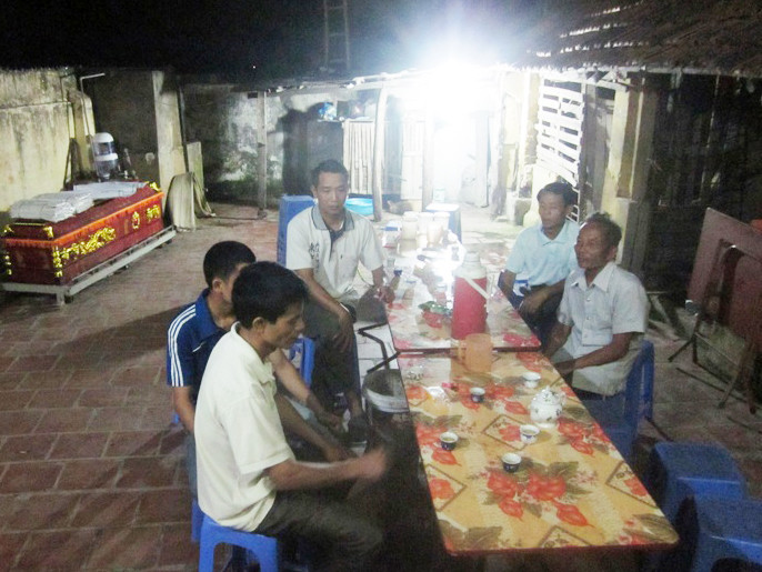 Tắm ao giữa trưa nắng, hai học sinh chết đuối