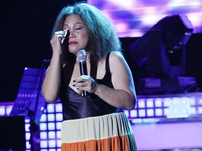 Siu Black hoãn hát 2 giờ vì chủ nợ bao vây