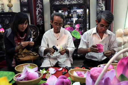 Sen giấy Thanh Tiên hút khách