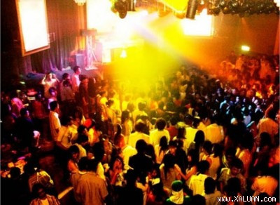 Sinh viên ăn, chơi... thời tăng giá