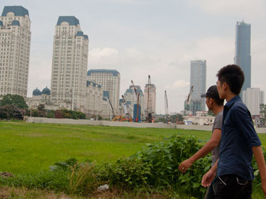 Thanh niên thất nghiệp 'đánh bóng đường làng'