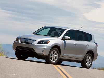 Toyota RAV4 chạy điện giá 50 ngàn USD
